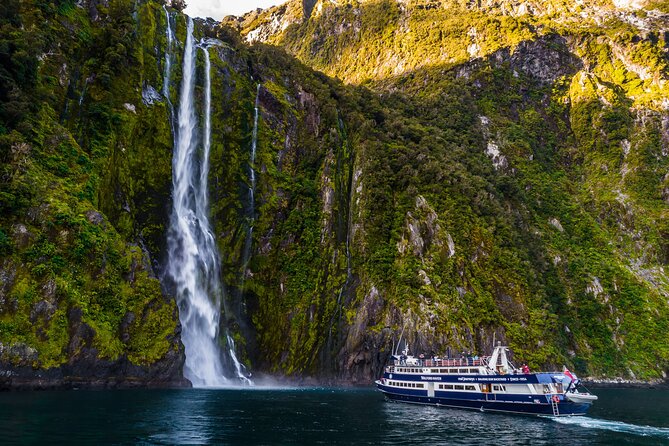 Scenic Flight Transfer to Queenstown from Milford Sound - Greenstone Valley, Caples Valley, and Lake Wakatipu