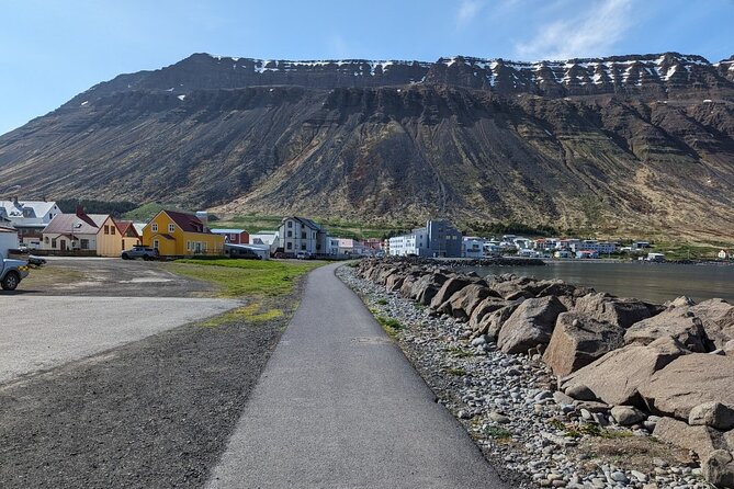 Self-Guided Tour of Ísafjörður: Art, History, and Architecture - From fish skin to modern medicine at Kerecis
