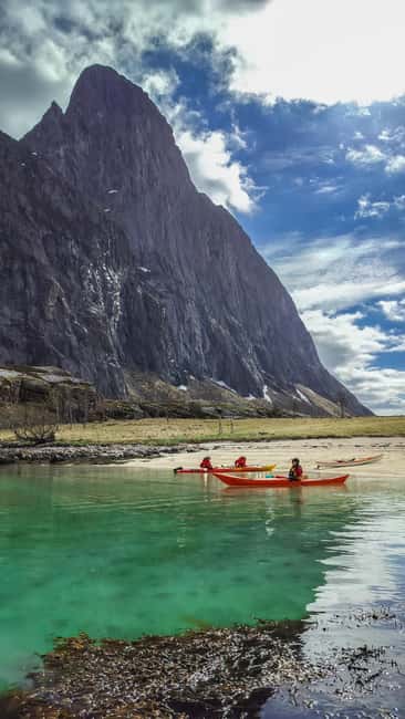 Senja: Guidet Fjord Kayaking in Ånderdalen Nationalpark - A 30-minute beach break with local coffee