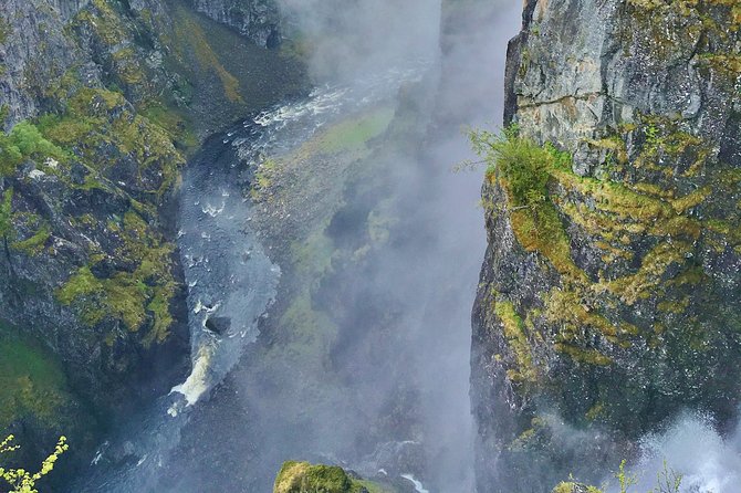 SEVEN WATERFALLS TOUR: Private roundtrip to the Hardanger Fjord, 12 hours - Odda and the powerful Låtefossen