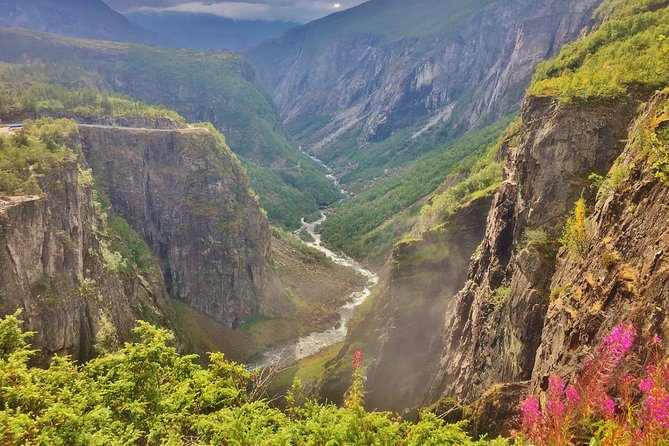 SEVEN WATERFALLS TOUR: Private roundtrip to the Hardanger Fjord, 12 hours - Fossen Bratte and Steinsdalsfossen, two very different first falls