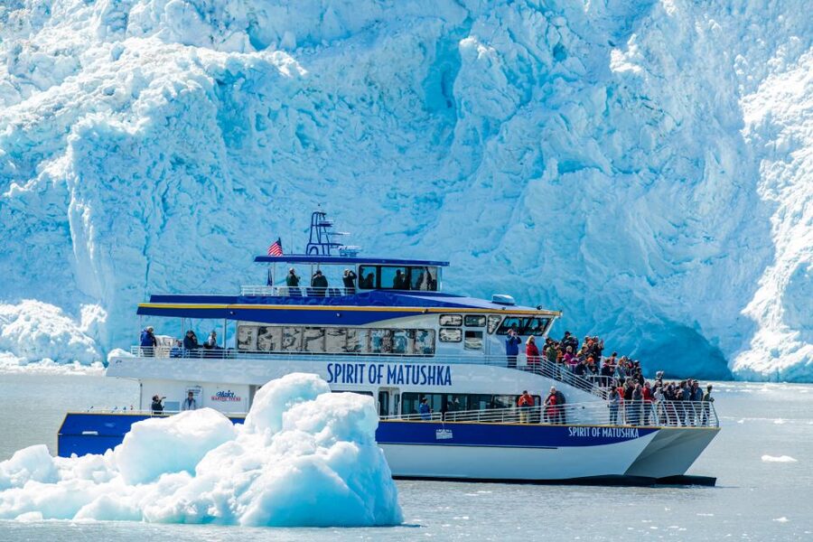 Seward: Kenai Fjords National Park Catamaran Cruise w/Lunch - Close to a tidewater glacier