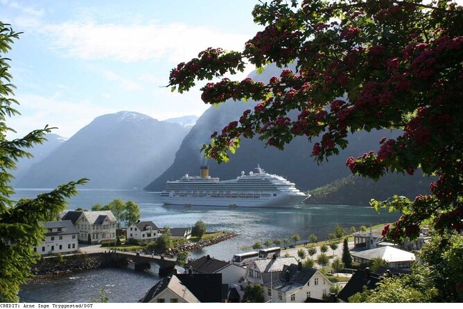 Shared Tour of Geiranger from Hellesylt - A short pause in Stryn