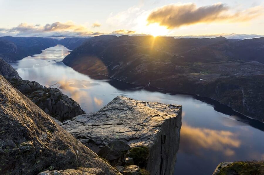 Stavanger: Preikestolen (Pulpit Rock) Hike with Local Guide - The first climb is steeper than the description suggests