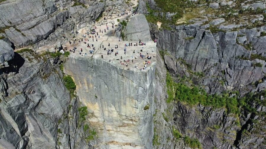 Stavanger: Preikestolen Tour with Guide and Pickup - Why Preikestolen is worth the uphill work