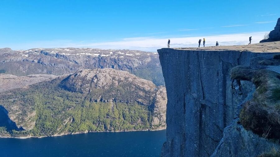 Stavanger: Preikestolen Tour with Guide and Pickup - The 3.8-kilometre route to Pulpit Rock