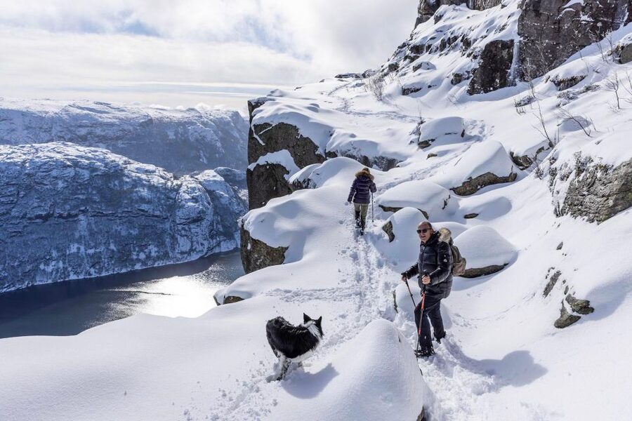 Stavanger: Preikestolen Winter Hike + Hot Lunch - The reward at 604 meters above Lysefjorden