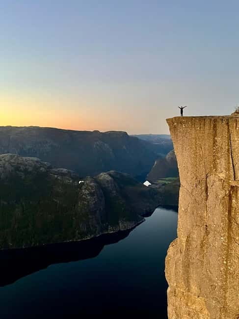 Stavanger/Sandnes: Preikestolen Guided Hidden Nature Hike - The 9-kilometer route and its first climb