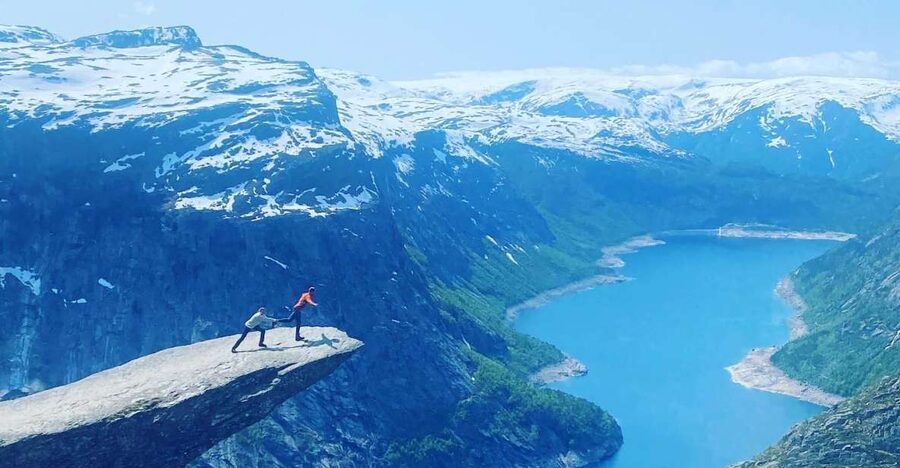 Trolltunga Helicopter & Waterfalss Sightseeing From Bergen - What lunch and the extras add to the price