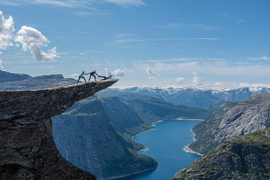 Trolltunga: Trolltunga Summer Hike - The final approach to Trolltunga