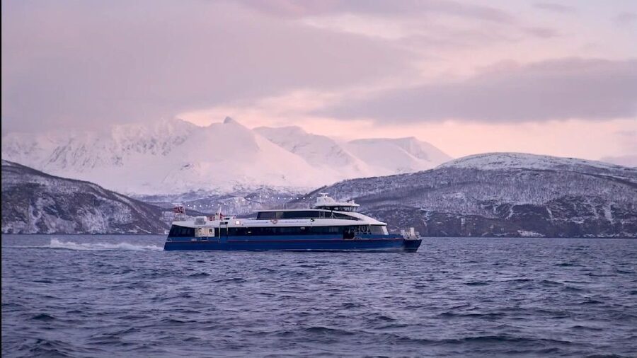 Tromsø: Arctic Fjord Cruise in Polar Landscapes - A warm boat that still lets you feel the Arctic