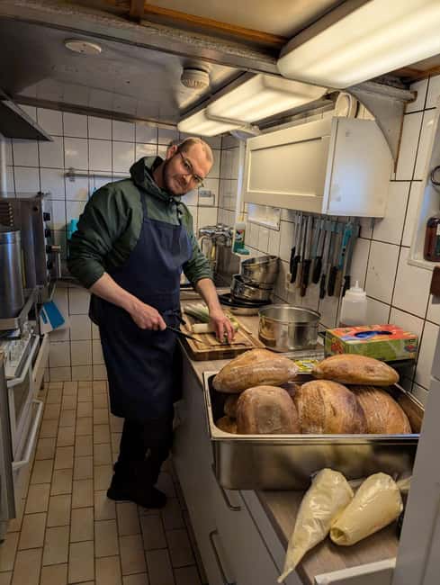 Tromsø: Classic arctic fjord cruise with lite lunch - Is $103 a fair price?