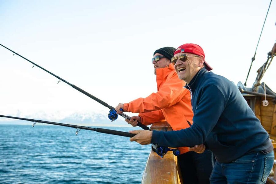 Tromsø: Fishing & Fjord Cruise - Staying warm in Tromsø weather