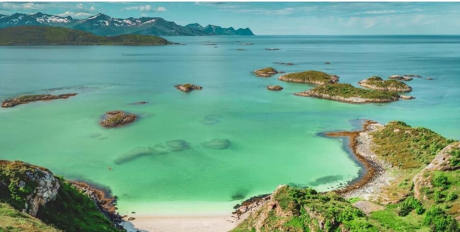 Tromsø: Fjords and Sommarøy Islands Tour with Salmon Picnic - Bus comfort, timing, and the big-group tradeoff