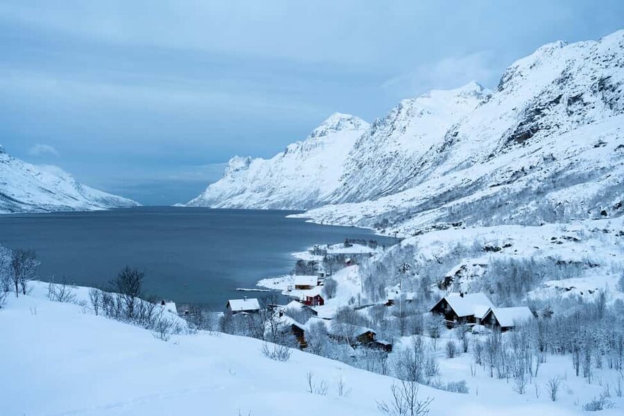 Tromsø: Fjords & Sommarøy Tour with Warm Local Lunch Option - What to bring and who should skip it