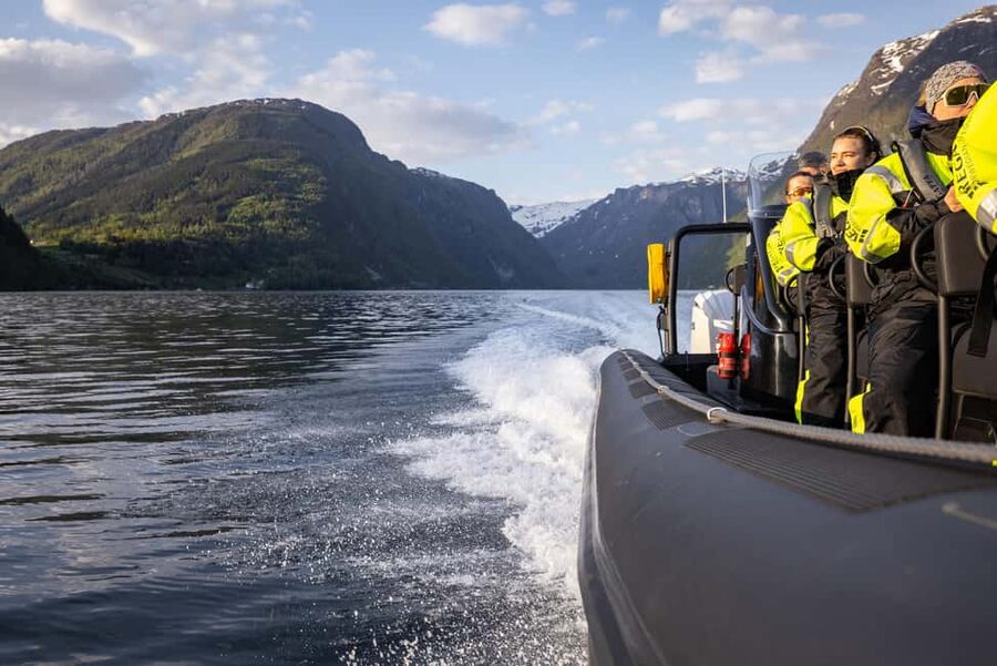 Ulvik adventure: Exploring Hardangerfjord's Osafjord by RIB - Fast water, quiet pauses, and a safe feel