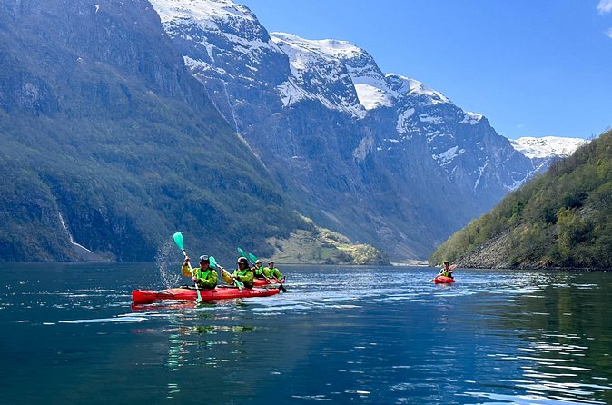 Vossevangen: Nærøyfjord Full-Day Guided Kayaking Trip - Lunch beside the water