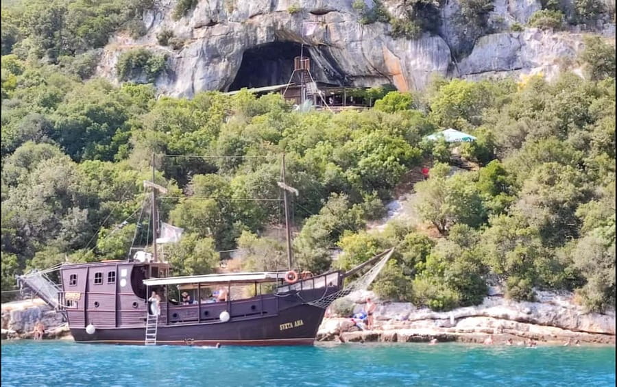 Vrsar: Lim Fjord Boat Tour with Swimming near Pirate's Cave - The return ride, drinks, and possible dolphins