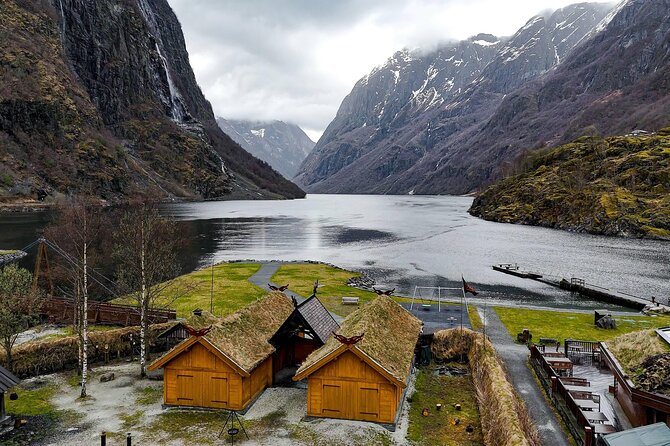 Winter Tour Viking Village, Nærøyfjord Cruise and Flåm Railway - Njardarheimr makes the Viking past hands-on