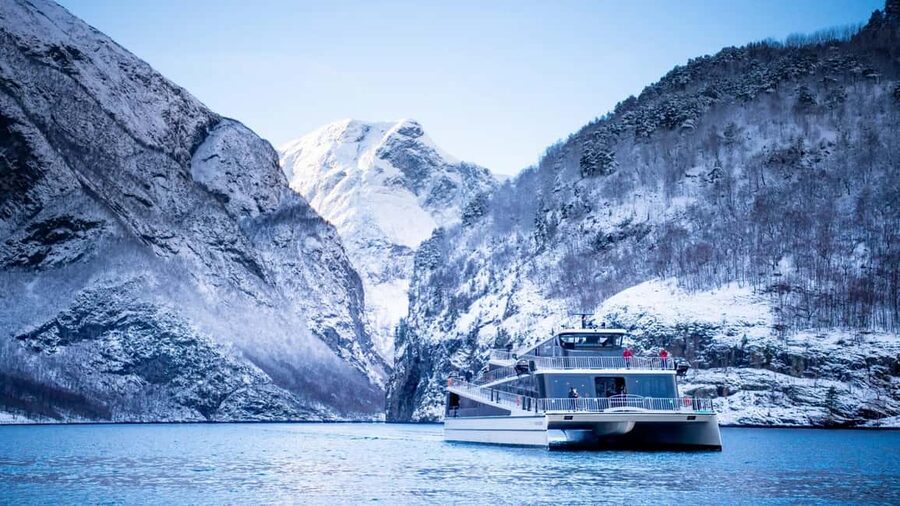 Winter Tour Viking Village, Nærøyfjord Cruise & Flåm Railway - From Bergen to the first winter views